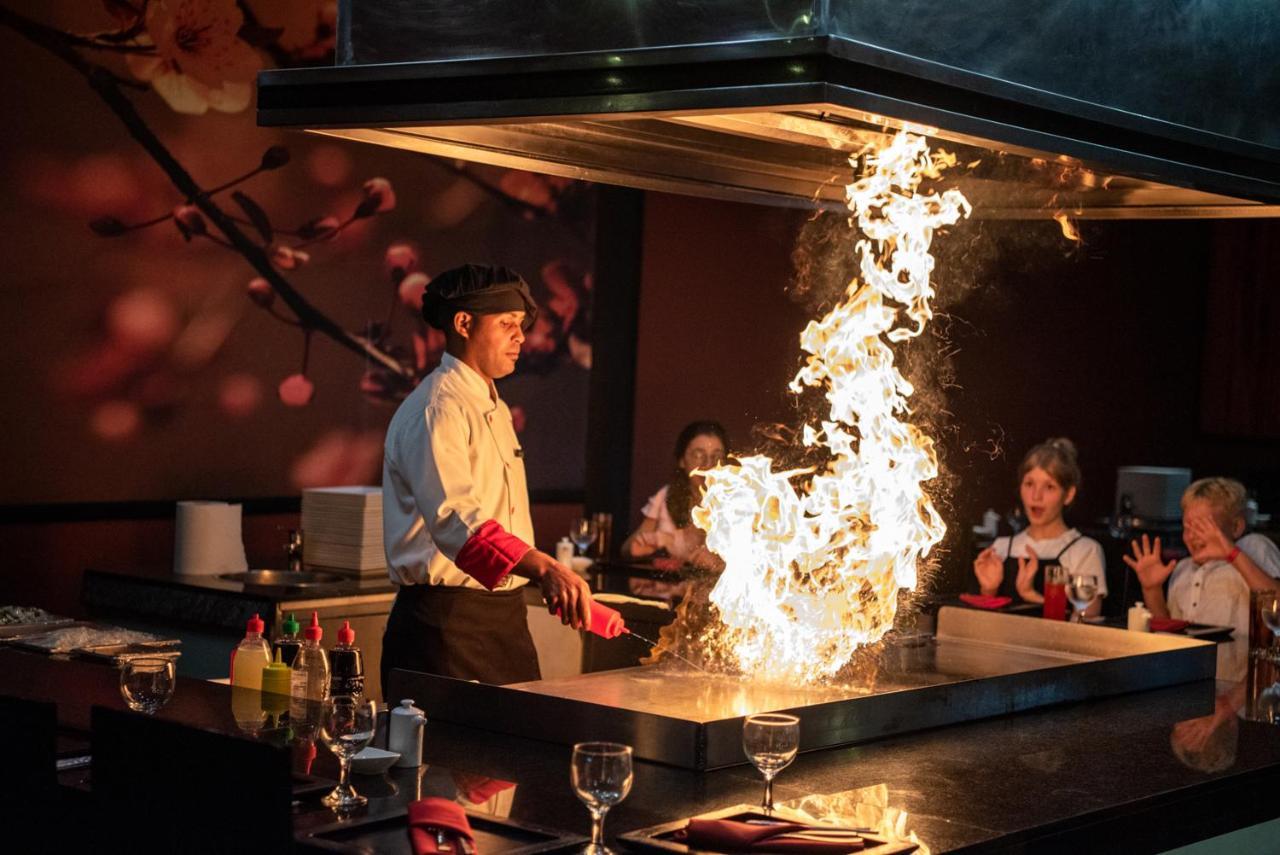 אוברו אלטו Grand Sirenis Punta Cana Resort & Aquagames מראה חיצוני תמונה Teppanyaki cooking