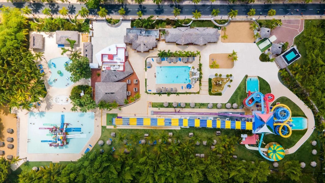 אוברו אלטו Grand Sirenis Punta Cana Resort & Aquagames מראה חיצוני תמונה Aerial view of Splash Jungle Water Park