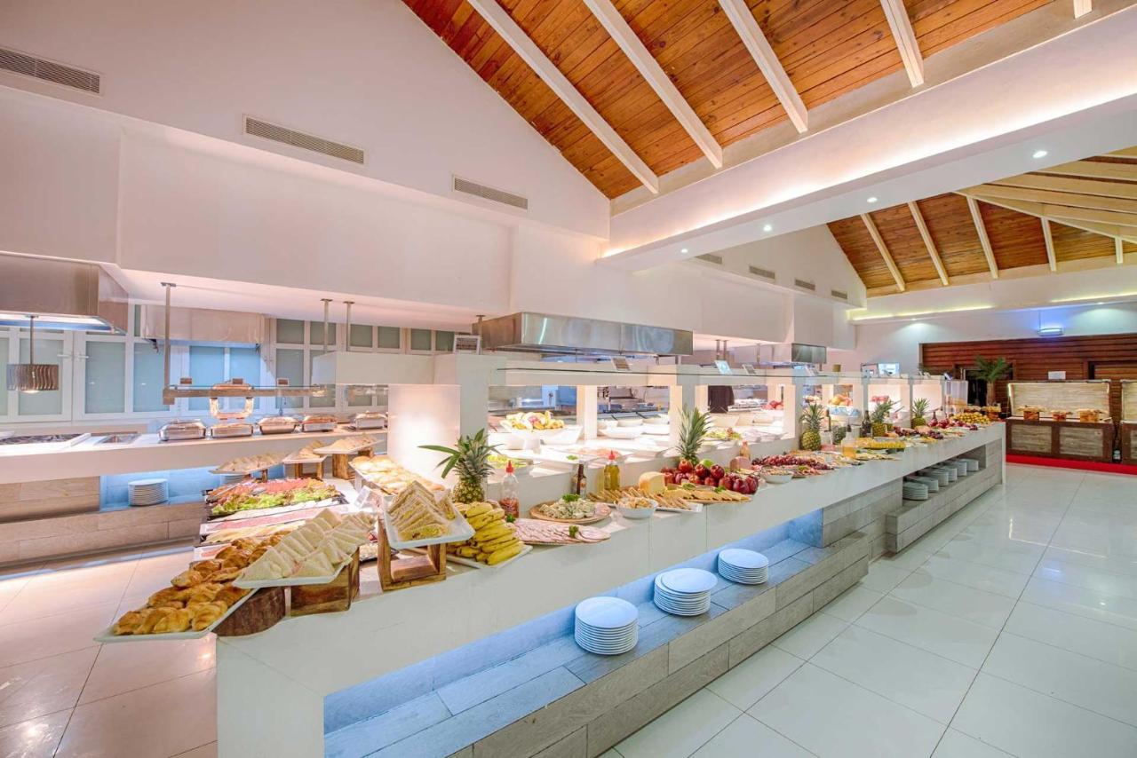 אוברו אלטו Grand Sirenis Punta Cana Resort & Aquagames מראה חיצוני תמונה The buffet at the hotel