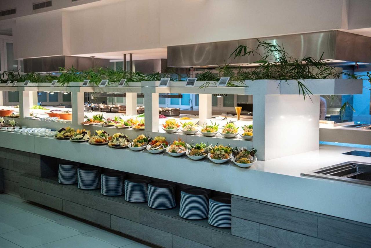 אוברו אלטו Grand Sirenis Punta Cana Resort & Aquagames מראה חיצוני תמונה A salad bar