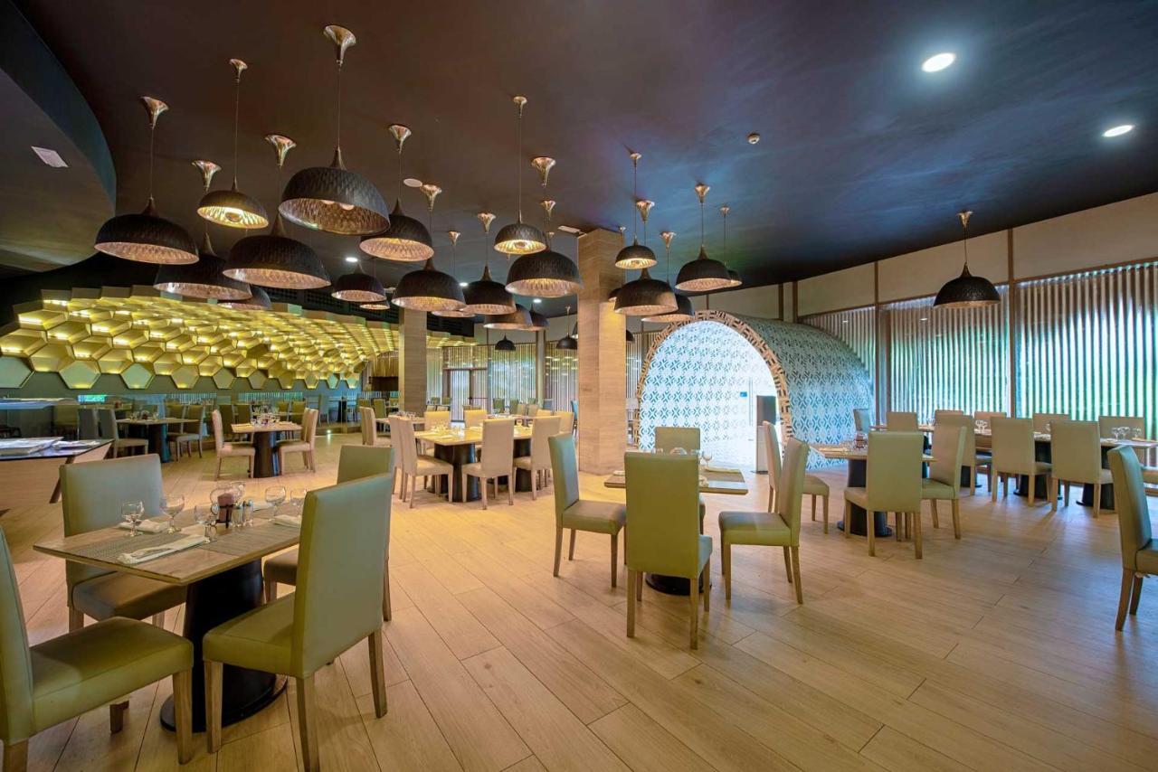 אוברו אלטו Grand Sirenis Punta Cana Resort & Aquagames מראה חיצוני תמונה Restaurant interior