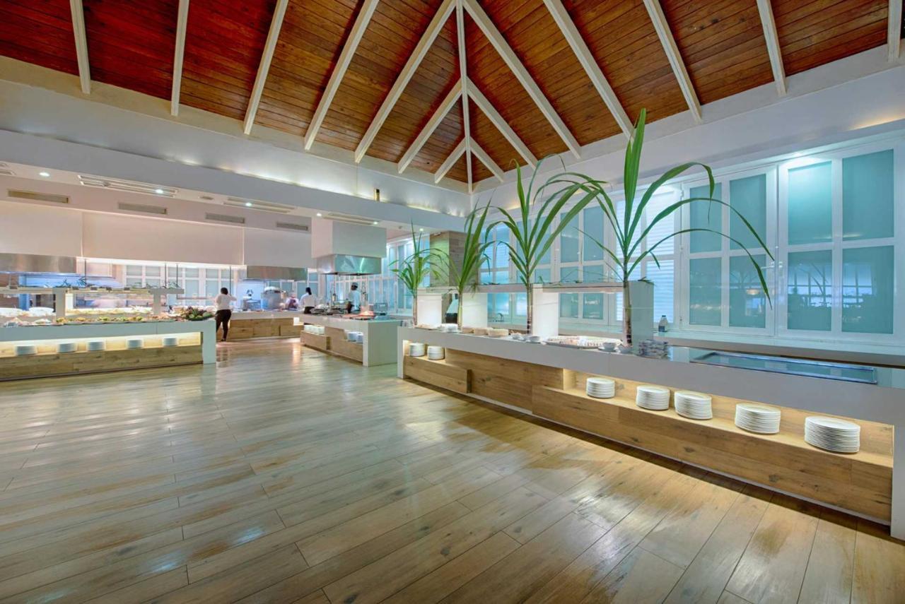 אוברו אלטו Grand Sirenis Punta Cana Resort & Aquagames מראה חיצוני תמונה The interior of the airport's main terminal