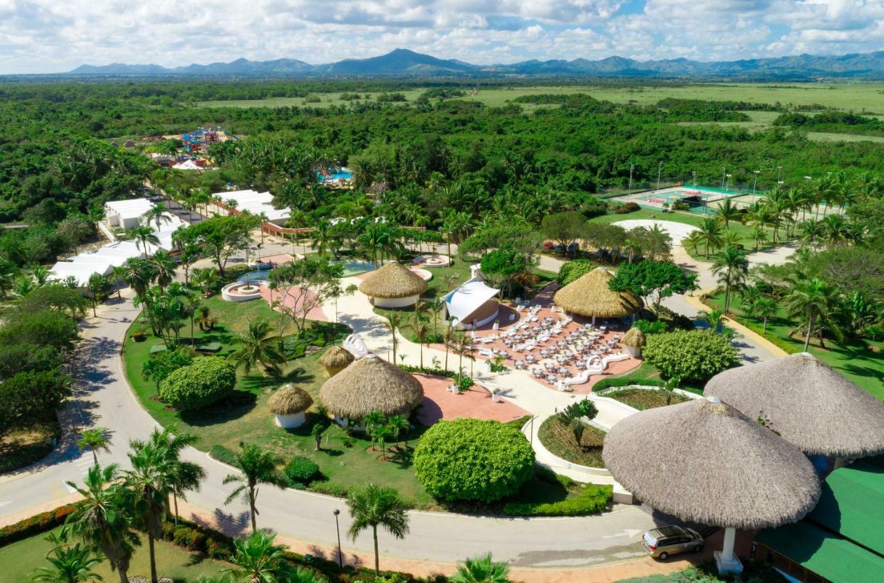 אוברו אלטו Grand Sirenis Punta Cana Resort & Aquagames מראה חיצוני תמונה Aerial view of the resort