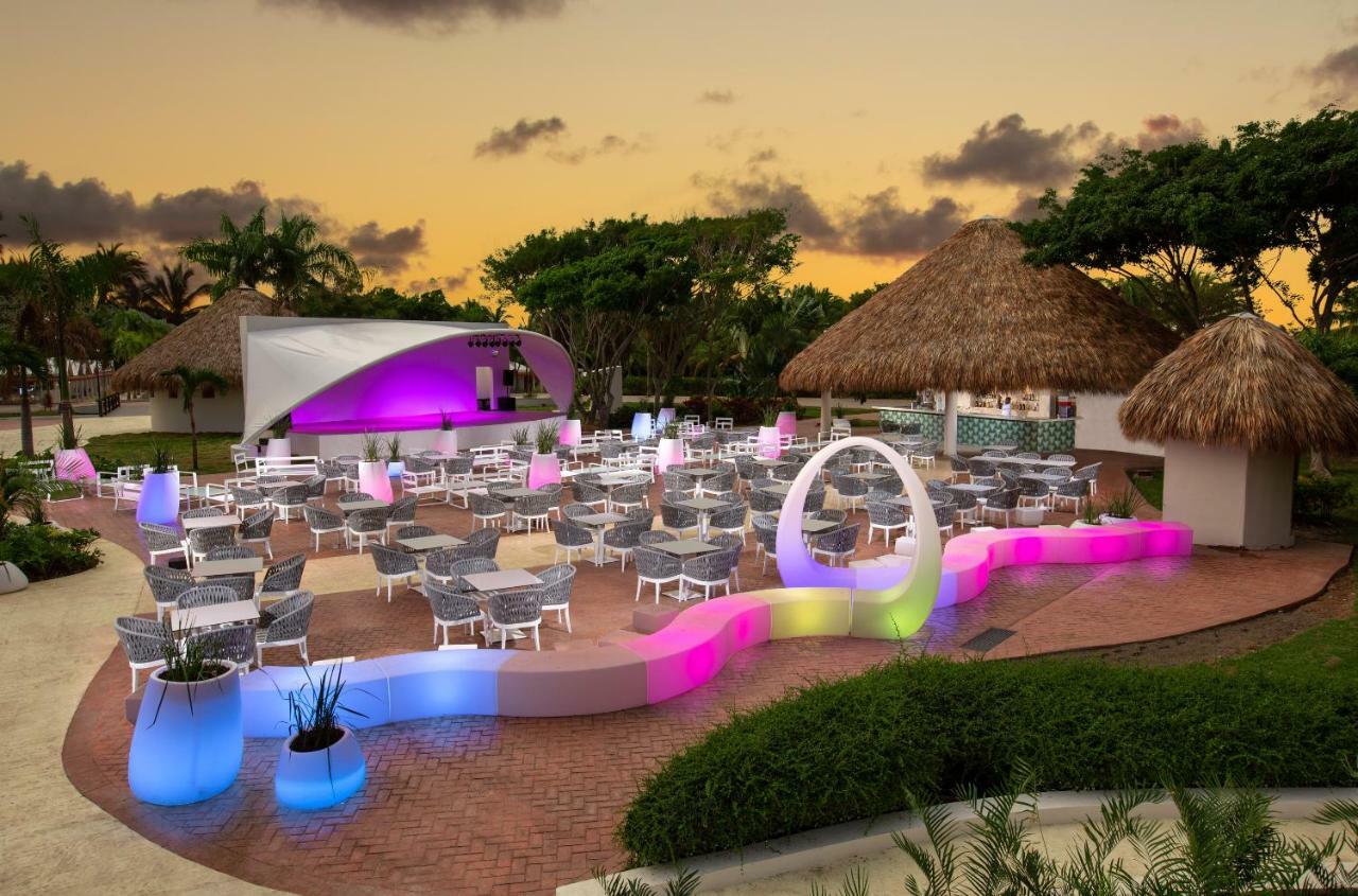 אוברו אלטו Grand Sirenis Punta Cana Resort & Aquagames מראה חיצוני תמונה The resort's outdoor theater