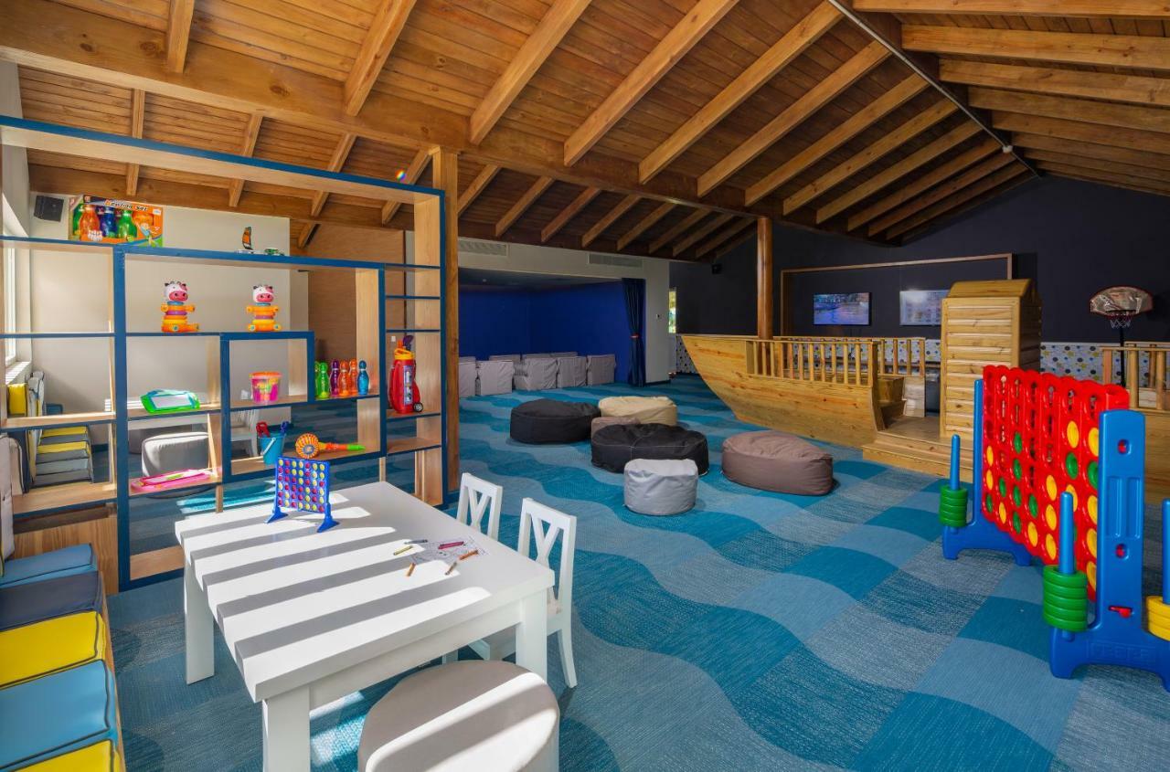 אוברו אלטו Grand Sirenis Punta Cana Resort & Aquagames מראה חיצוני תמונה The Kids Club at the Sheraton Maldives Resort & Spa