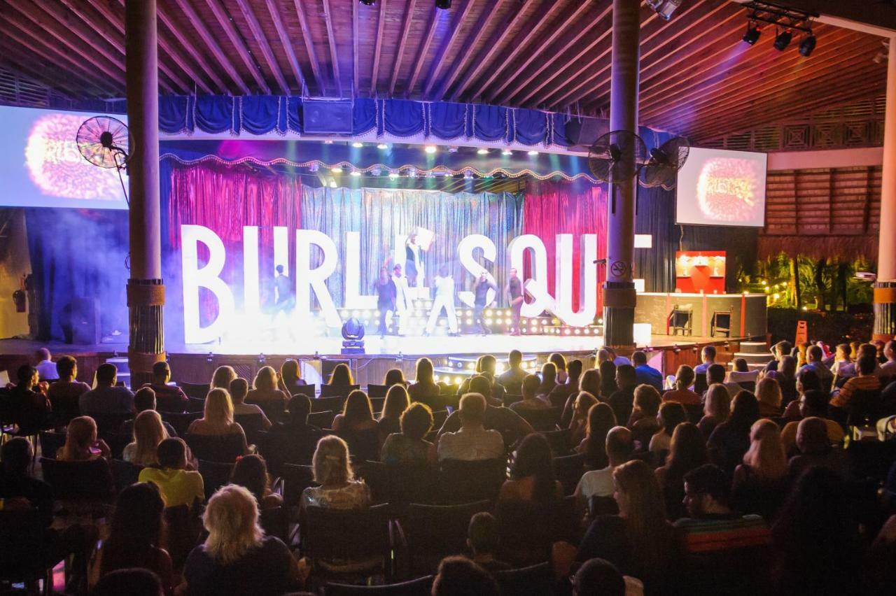 אוברו אלטו Grand Sirenis Punta Cana Resort & Aquagames מראה חיצוני תמונה The stage at the 2016 BURLY Awards